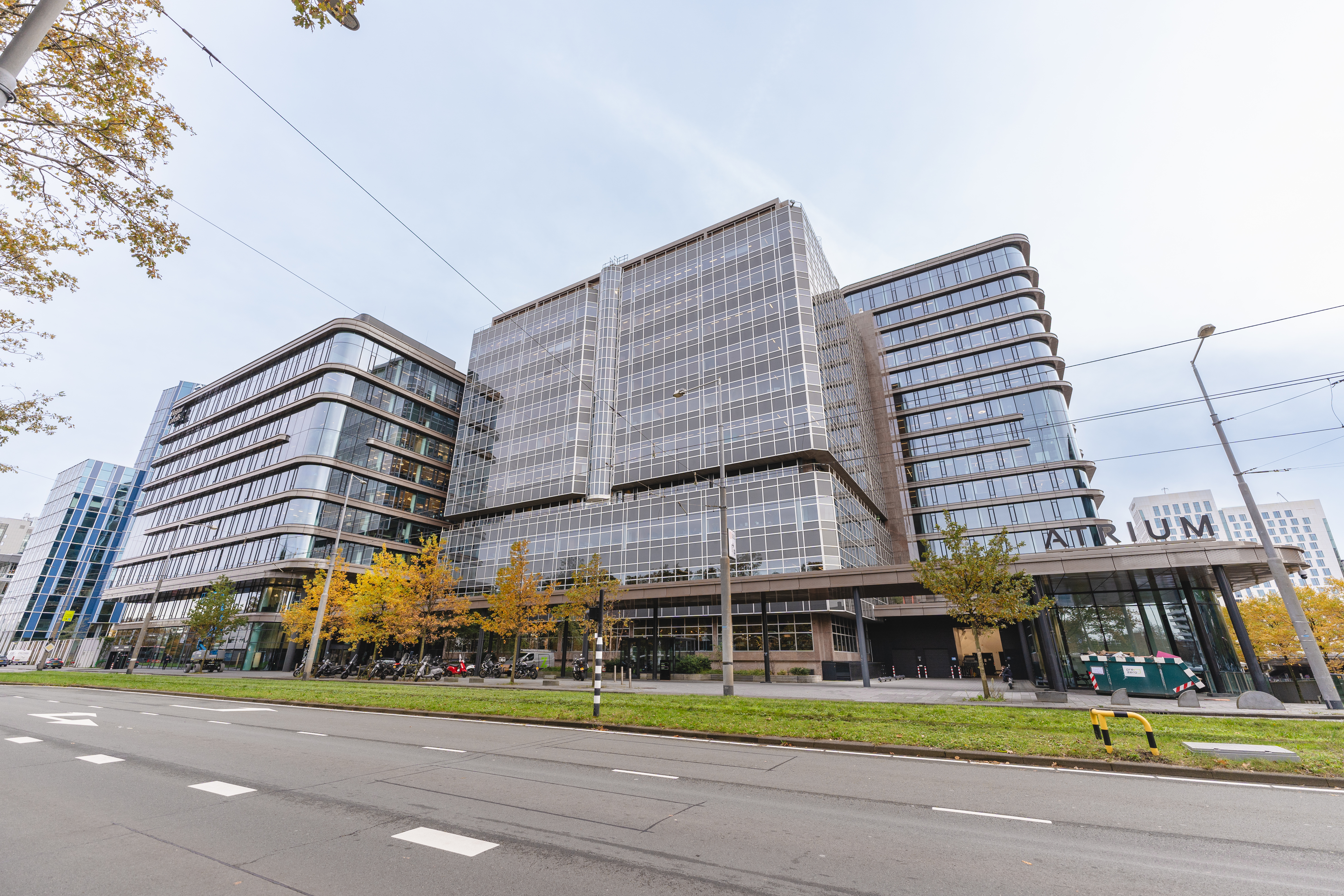 pjmo　ゼインアーツ　YAR-1 Office space for rent: Strawinskylaan 4117, Amsterdam