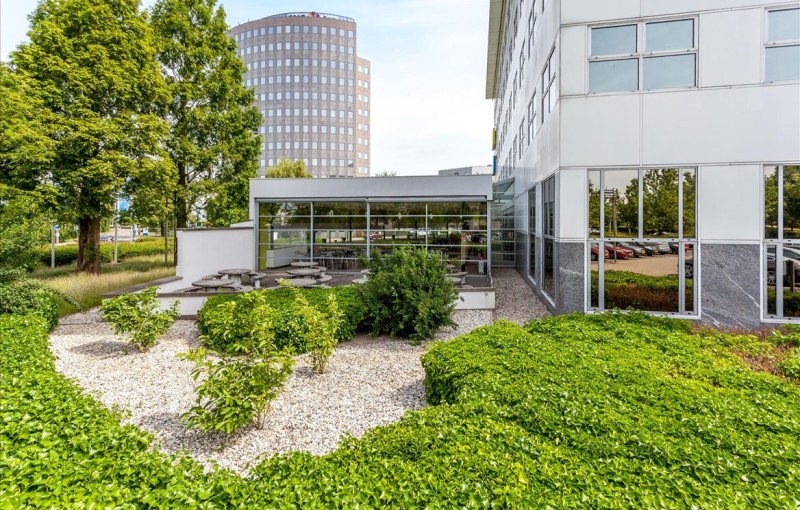 Office with garden outdoor workplaces