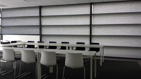 Raamdecoratie op kantoor