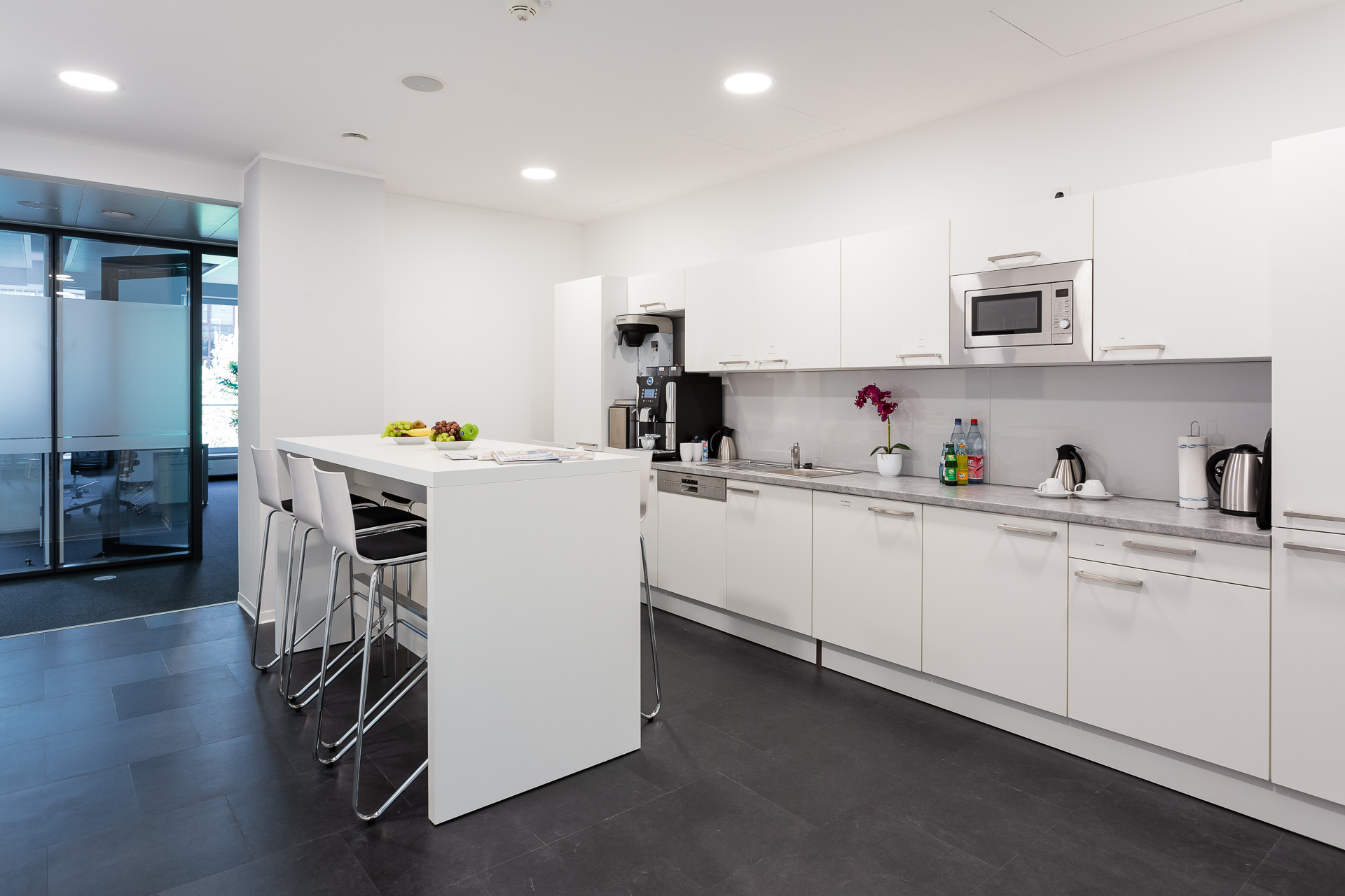 Office space for rent: Mainzer Landstraße 69, Frankfurt