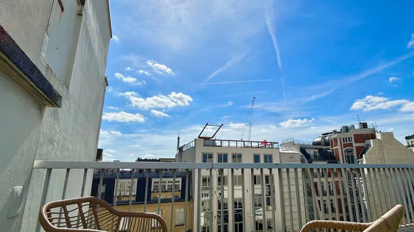 Foto 1 di 10 Rue du Colisée ad Parigi
