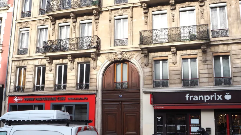 Foto 1 der 92 Boulevard Richard-Lenoir in Paris