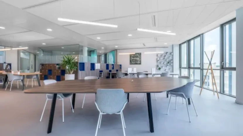 Foto 1 der 212 Parvis Colonel Arnaud Beltrame in Versailles