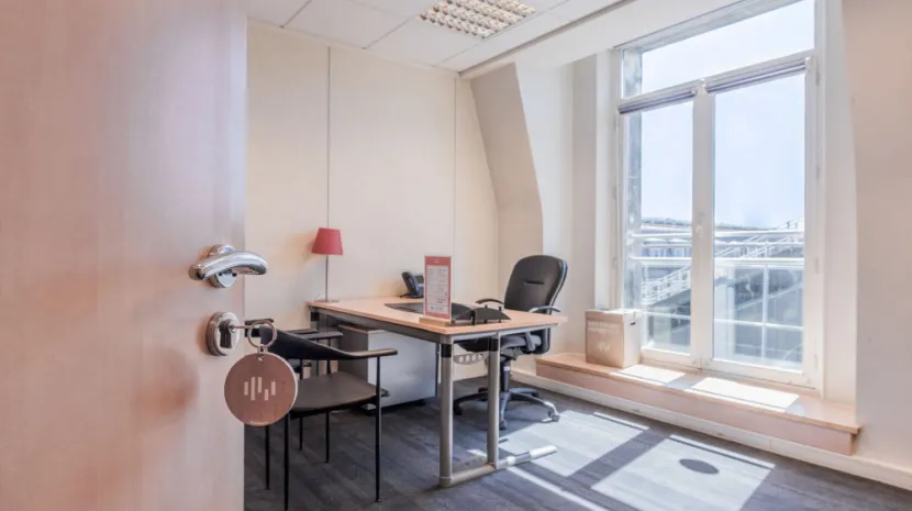 Office 4 Place Louis Armand