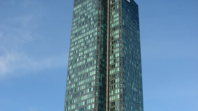Photo 1 de 16 Place de l'Iris à Courbevoie