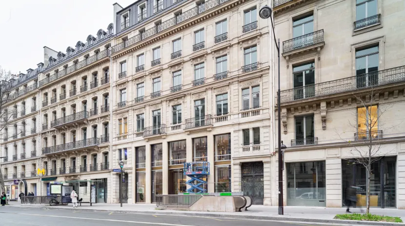 Building 106 Boulevard Haussmann 
