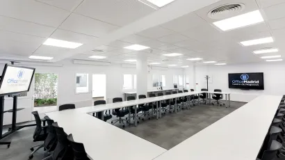 Very large meetingroom available in various settings