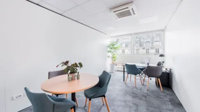 Office area 42 Avenue Montaigne
