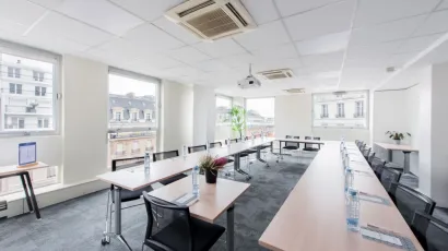 Desks 42 Avenue Montaigne