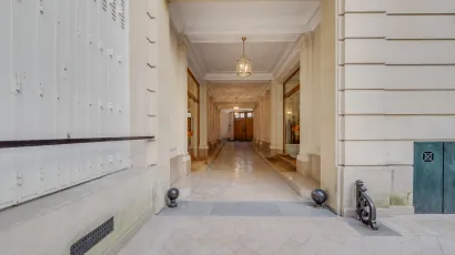 Entryway 8 Rue Auber