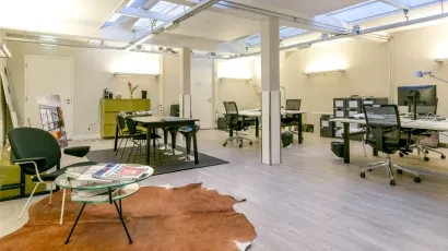 Office space with decoration rapenburgerstraat