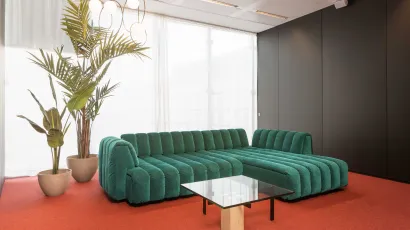 couch in office da vincilaan