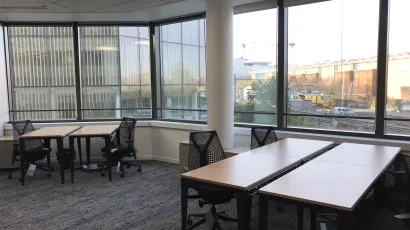 Office space with large windows 24 Boulevard Gallieni