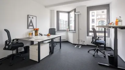 desks in office Georgsplatz