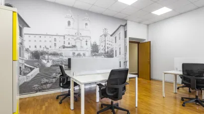 Small open office with seperated workplaces Piazza del Popolo 18