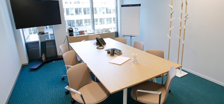 eight people meeting presentation room