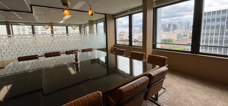 big meeting room 11 avenue Dubonnet