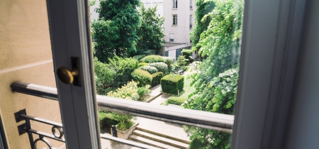 window 72 rue du Faubourg Saint Honoré