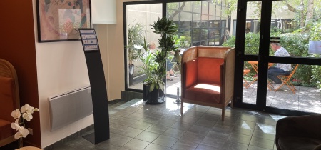 entrance 75 Avenue Parmentier