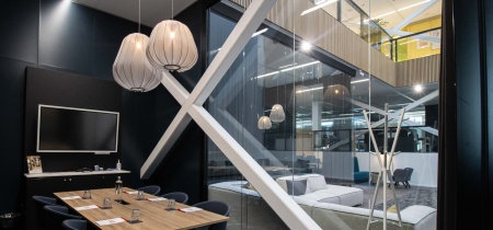 Meeting area with screen reykjavikstraat