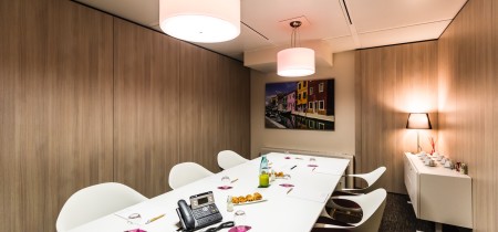 Full service meetingroom for eight people