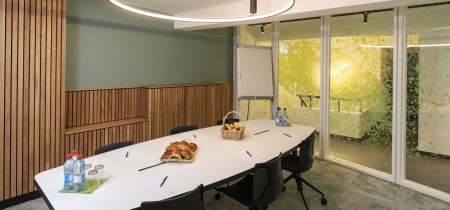 Full service meetingroom six people