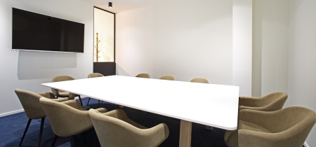 Boardroom with beamer 21 Rue Glesener