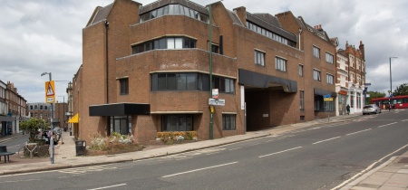 Foto 5 di 13 The Causeway ad Londra