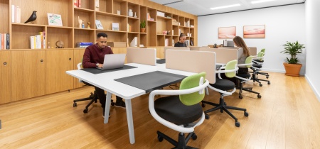 Foto 2 di 71-75 Uxbridge Road ad Londra