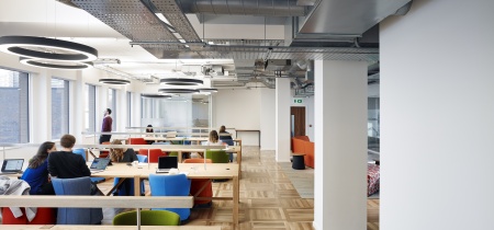 Foto 1 di 7 Harp Lane  ad Londra