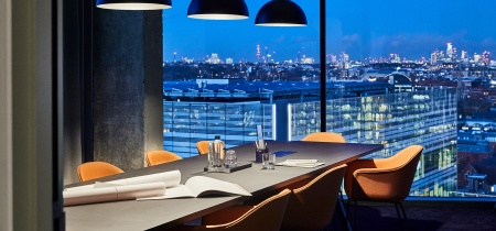 Foto 3 di 1 Lyric Square ad Londra