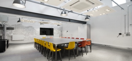 Foto 2 van 111 Power Road in Londen