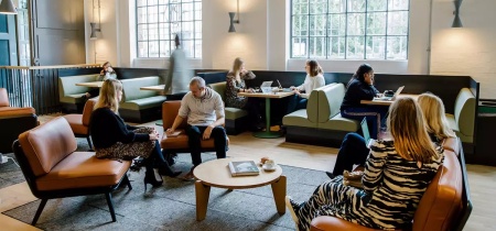 Foto 2 di 124-128 Barlby Road ad Londra