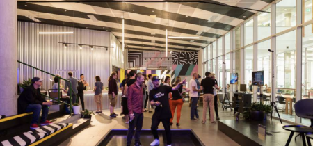 Foto 12 van 191 Wood Lane in Londen