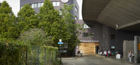 Foto 1 van 242 Acklam Road in Londen