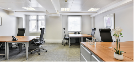 Foto 2 di 29 Farm Street ad Londra