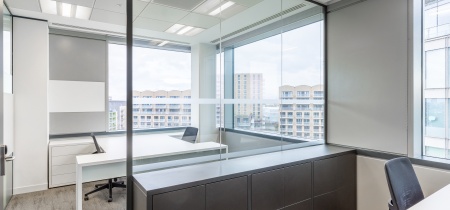 Foto 3 di 2 Lakeside Drive ad Londra