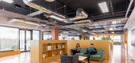 Foto 5 di 2 Lakeside Drive ad Londra