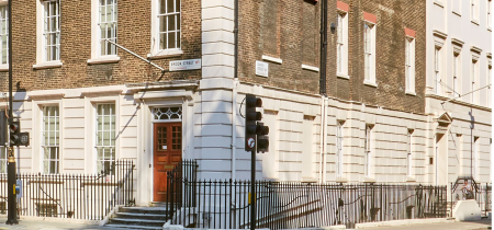 Foto 1 van 53 Davies Street in Londen