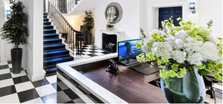 Foto 2 di 8-10 Hill Street ad Londra