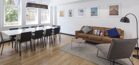 Foto 1 van Charecroft Way in Londen