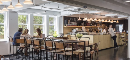 Foto 3 di Charecroft Way ad Londra