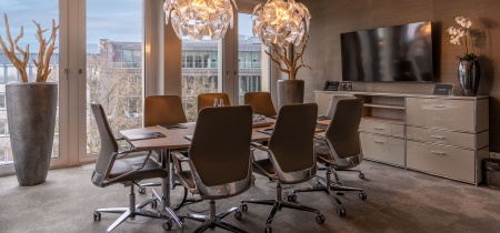 Meeting area with screen rudolfplatz