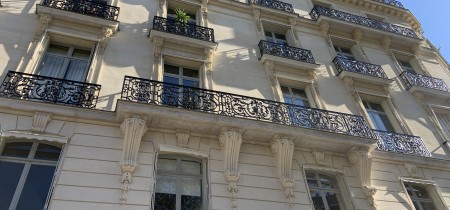 Foto 1 van 2 avenue Marceau in Parijs