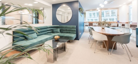 Open area 42 Avenue Montaigne