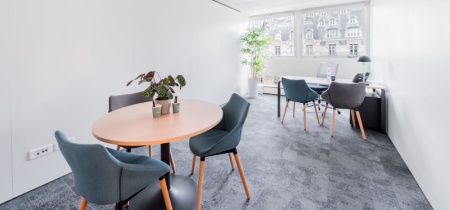 Office area 42 Avenue Montaigne