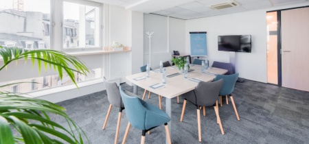 Office 42 Avenue Montaigne
