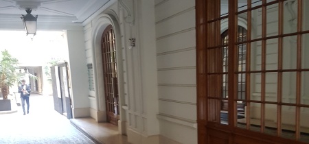 Entrance 6 square de l’Opéra Jouvet