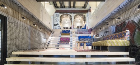 Hallway and lounge Avenue Arnaud Fraiteur 15-23