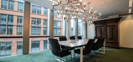 Meeting room with screen claude debussylaan